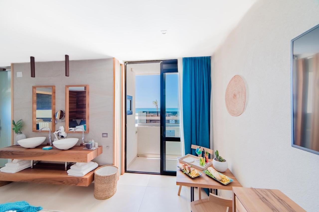 CUMEJA Beach Club & Hotel Baia Domizia Zewnętrze zdjęcie