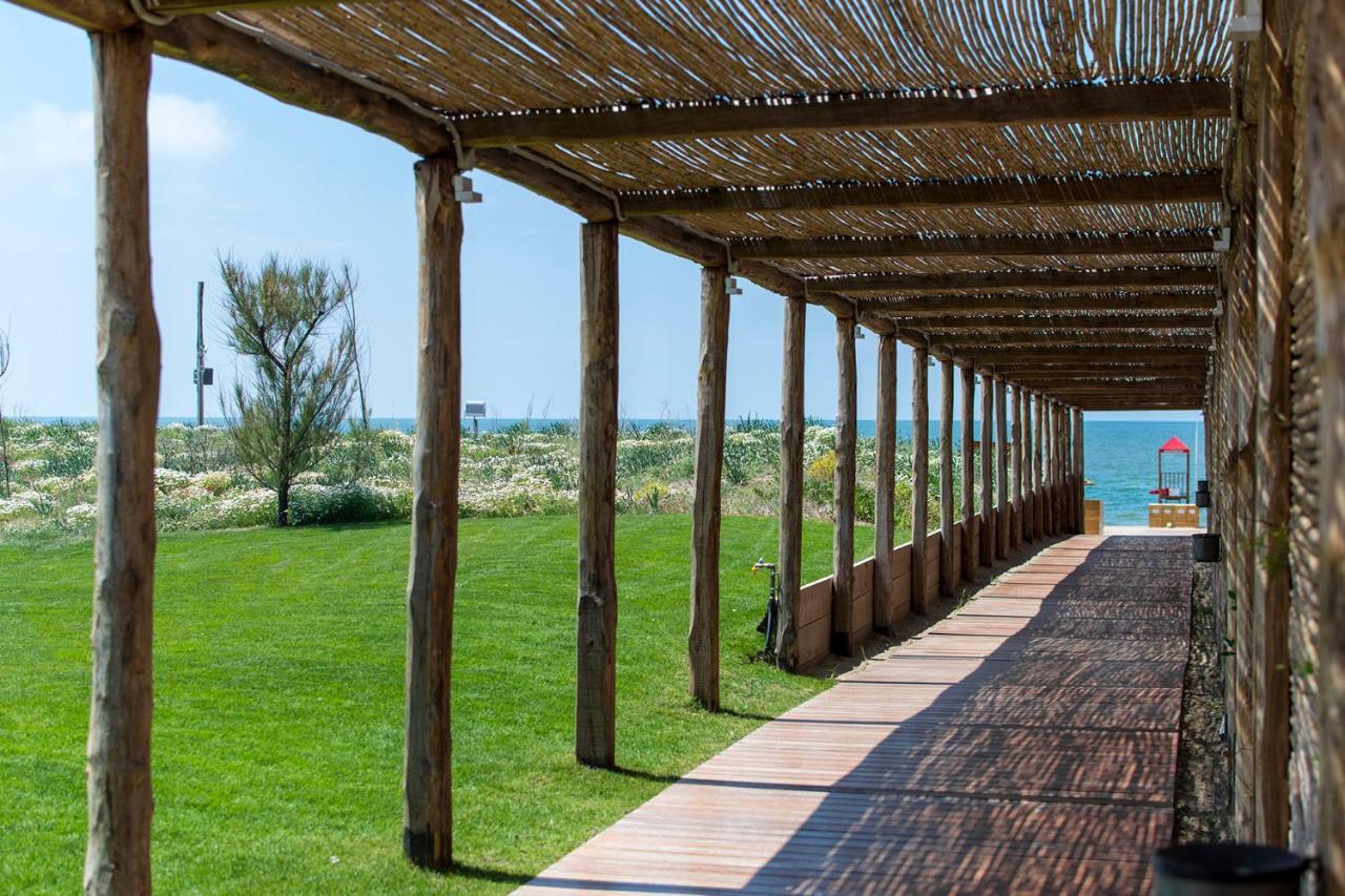 CUMEJA Beach Club & Hotel Baia Domizia Zewnętrze zdjęcie