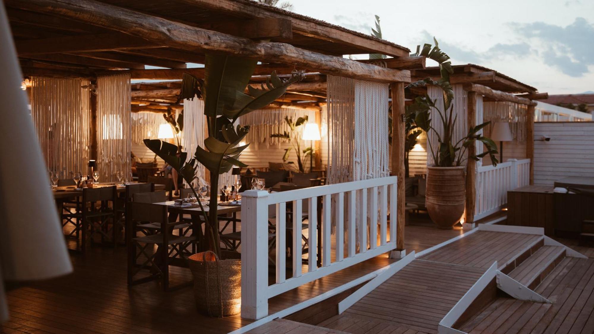 CUMEJA Beach Club & Hotel Baia Domizia Zewnętrze zdjęcie